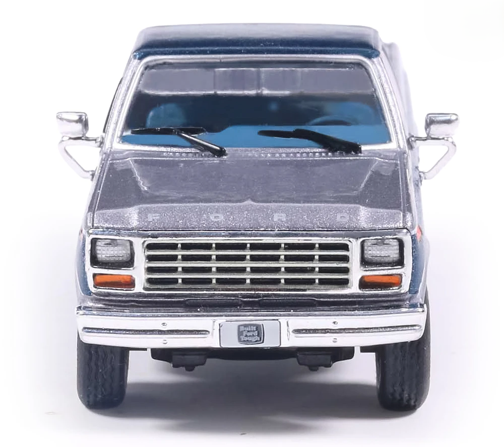 Ford F-150 Ranger XLT Short Bed 1980 silver/midnight blue metallic 1:64 Ixo America