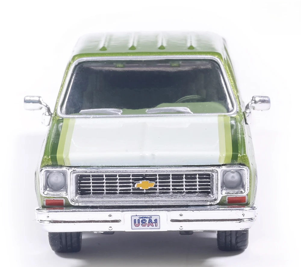 Chevrolet Cheyenne Super C10 Crew Cab Fleetside Lowered 1974 lime green metallic 1:64 Ixo America