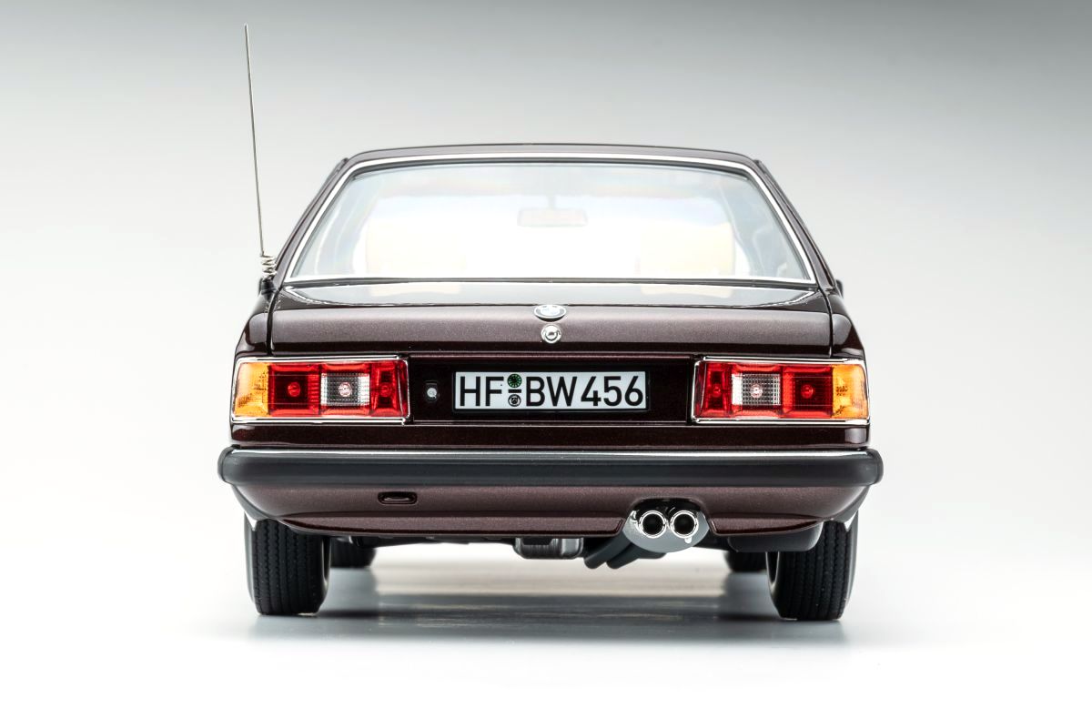 BMW 745i E23 1984 burgundy red metallic 1:18 Touring Modelcars