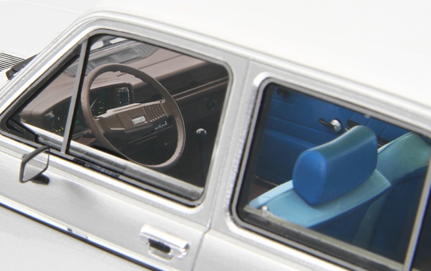Fiat 128 1100 CL 1976 white 1:18 Laudoracing Model