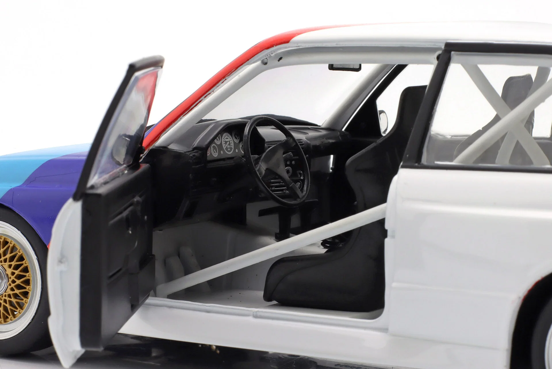 BMW E30 M3 M-Sport Year 1987 1:18 Solido