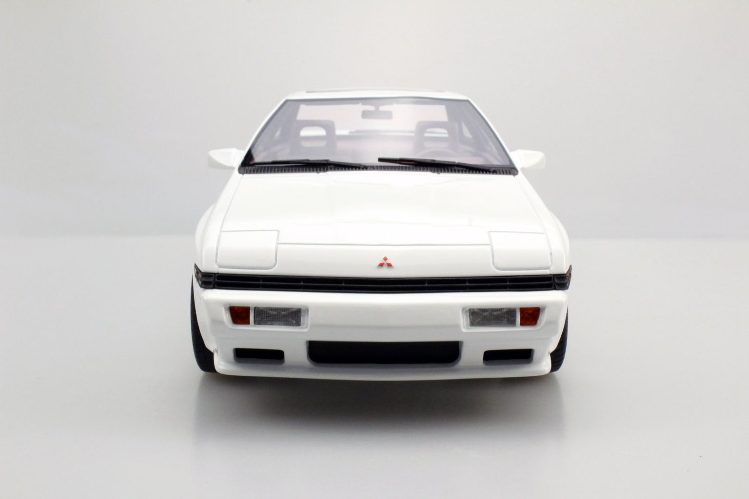 Mitsubishi Starion 2.0 Turbo EX 1988 white 1:18 LS Collectibles