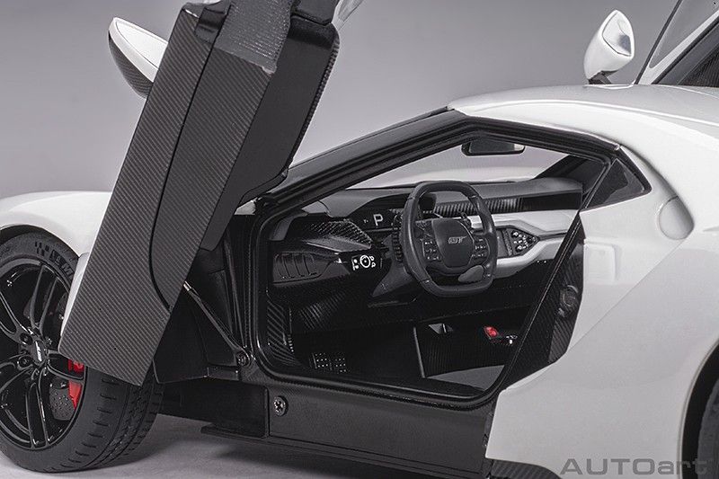 Ford GT 2017 frozen white 1:18 AUTOart