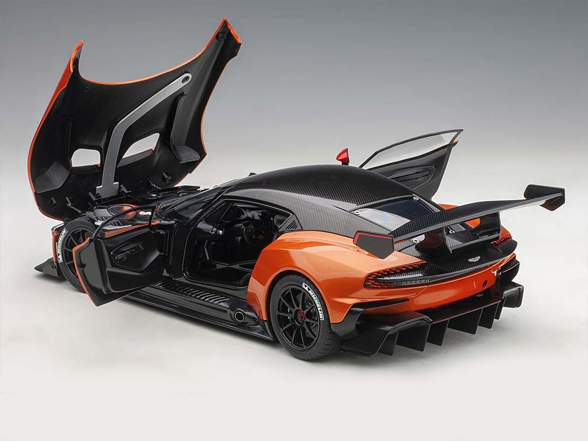 Aston Martin Vulcan madagascar orange 1:18 AUTOart