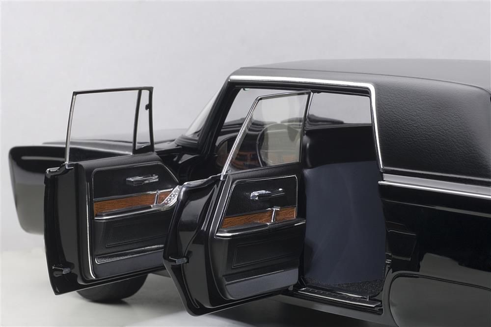 Chrysler Imperial 1966 "Black Beauty" Green Hornet 2011 black 1:18 AUTOart