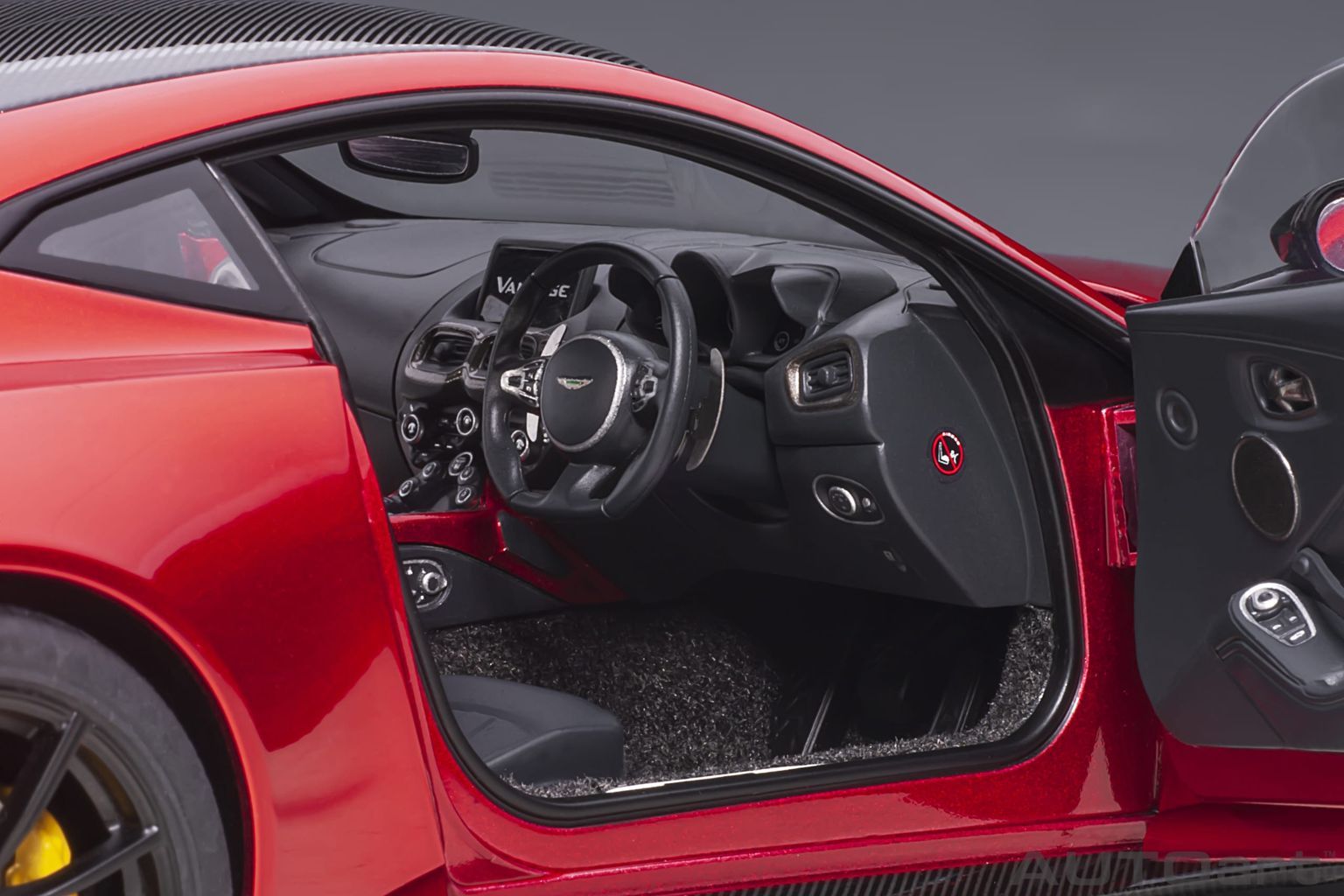Aston Martin Vantage 2019 hyper red 1:18 AUTOart