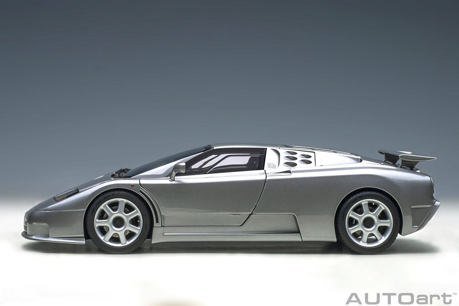 Bugatti EB 110 SS 1992 silver 1:18 AUTOart