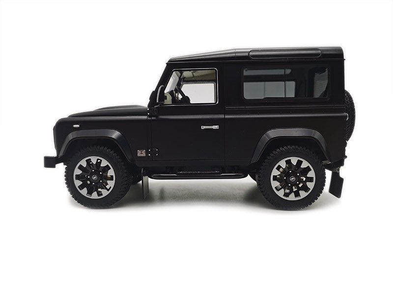 Land Rover Defender D90 V8 2018 matt black1:18 LCD Model
