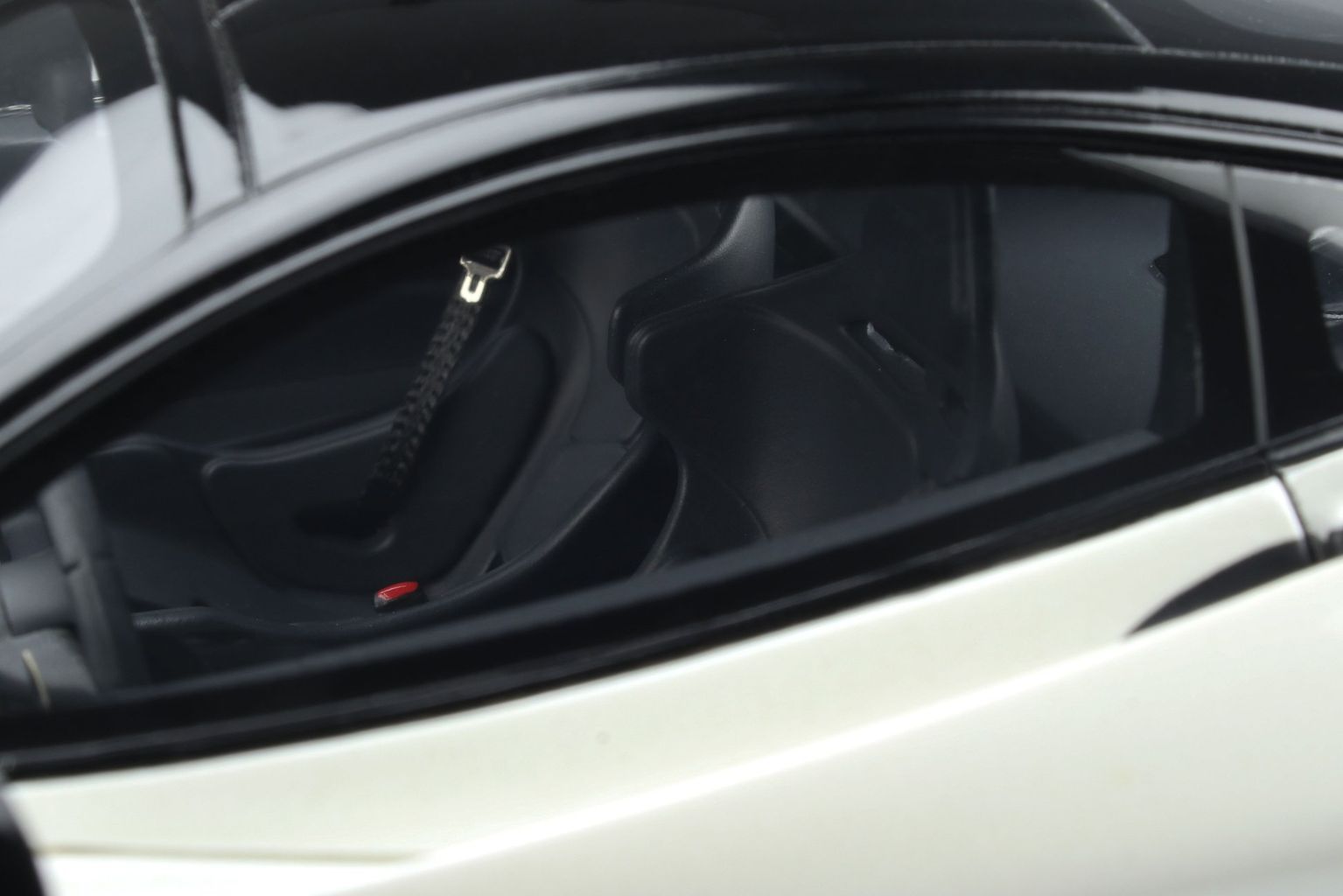 McLaren 765 LT 2020 Silica White 1:18 GT Spirit