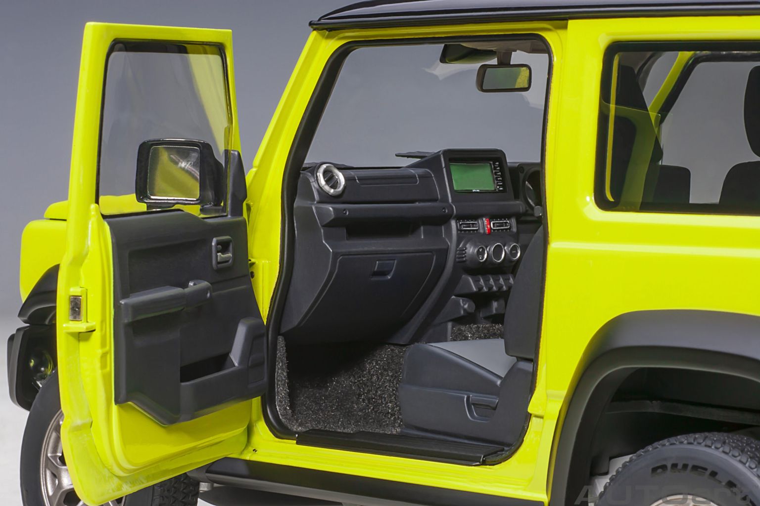 Suzuki Jimny SIERRA 2018 kinetic yellow/black roof 1:18 AUTOart