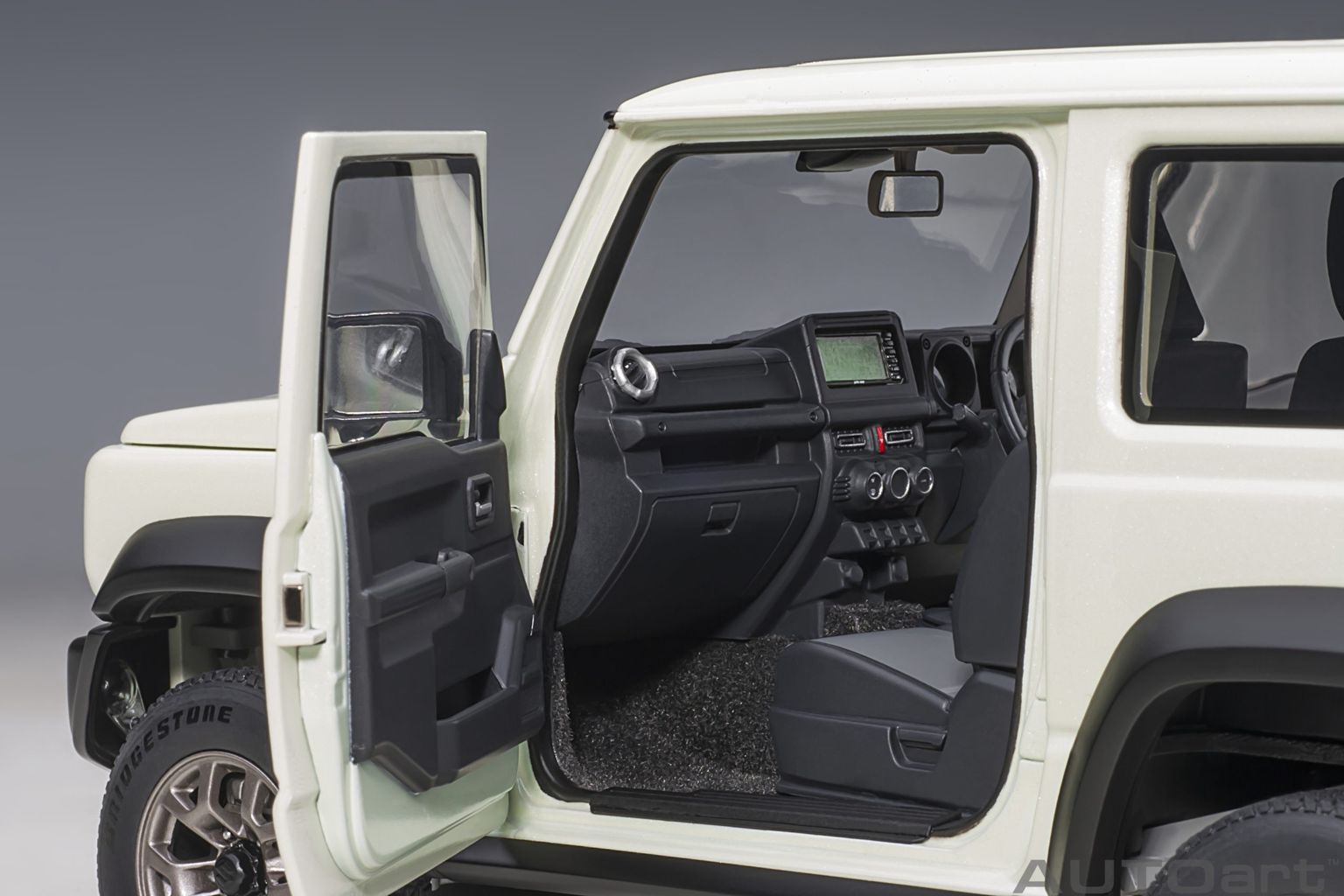 Suzuki Jimny SIERRA 2018 pure white pearl 1:18 AUTOart