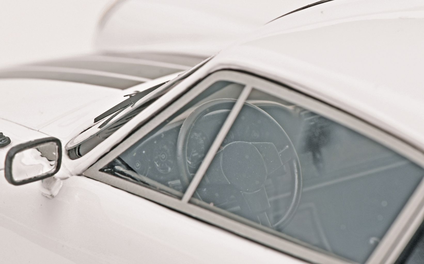 Porsche 911 Coupé white/black 1:18 Schuco