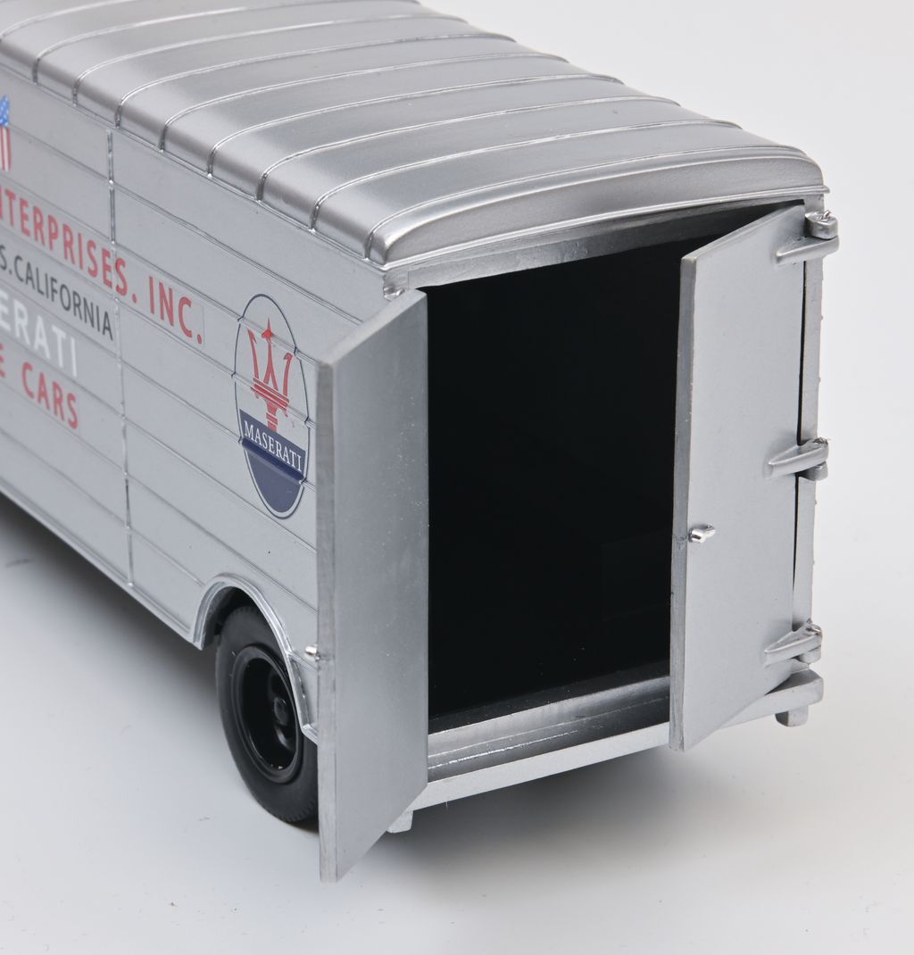 Racecar Transporter *John Edgar Racing* Maserati 1:43 Schuco