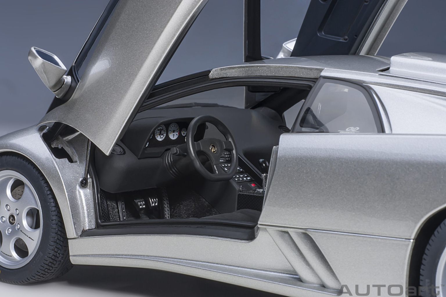 Lamborghini Diablo SE30 JOTA 1995 silver 1:18 AUTOart