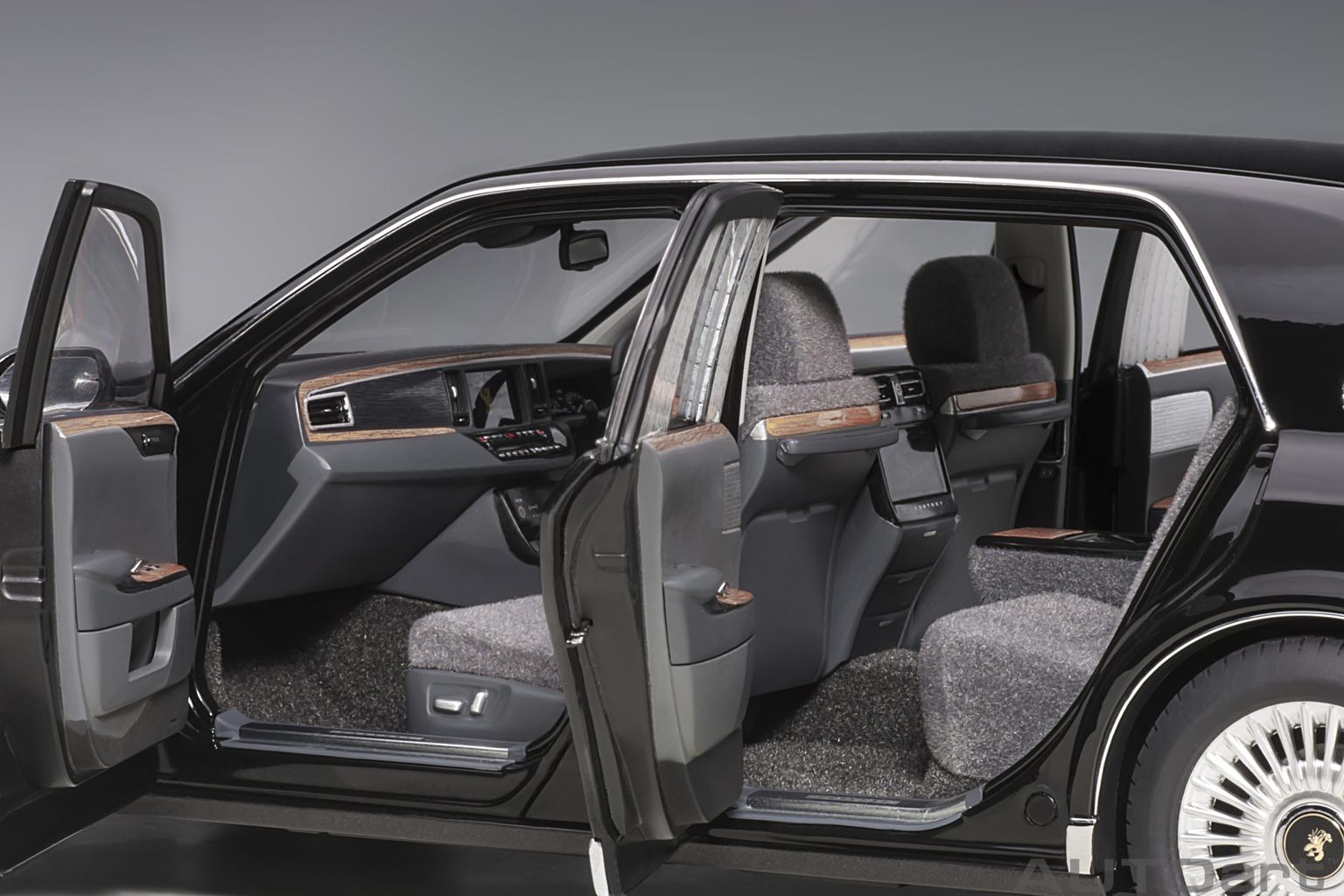 Toyota Century Special Edition with Curtain 2019 black 1:18 AUTOart