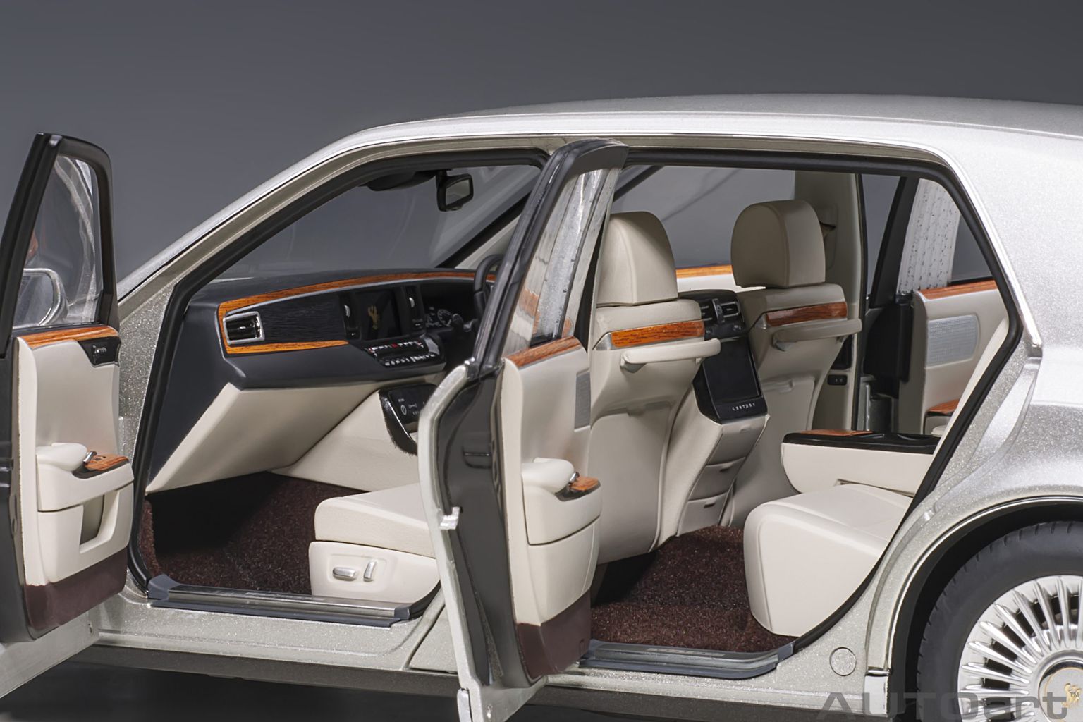 Toyota Century Special Edition with Curtain 2019 silver 1:18 AUTOart