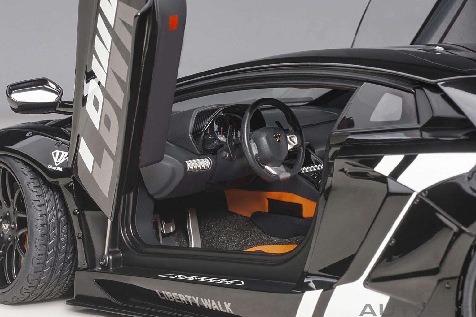 Liberty Walk Lb-Works Lamborghini Aventador Limited Edition LBWK livery 1:18 AUTOart
