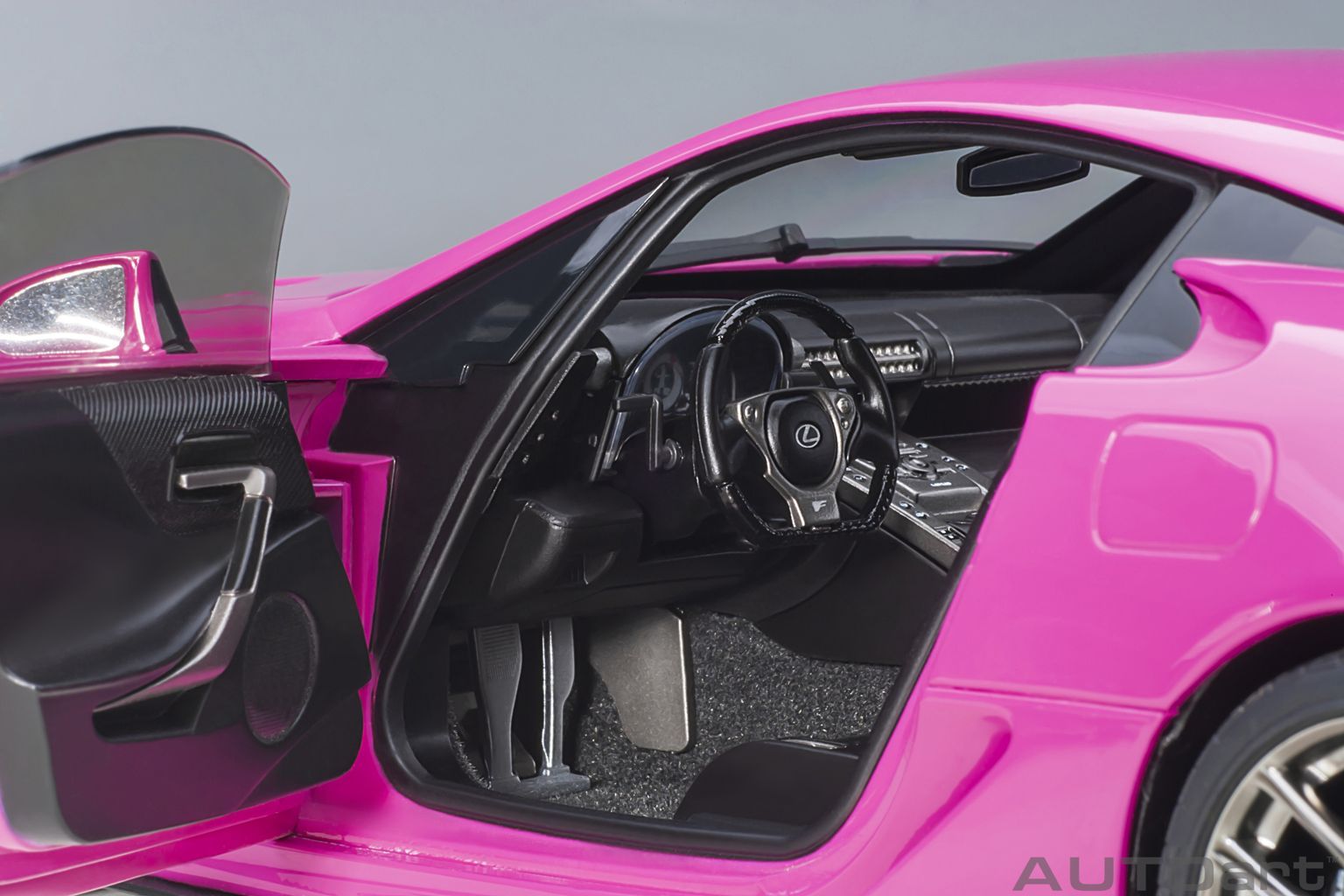 Lexus LFA 2010 passionate pink 1:18 AUTOart