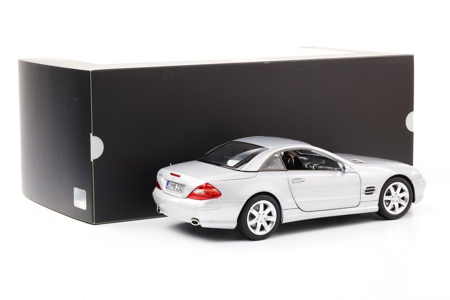 Mercedes-Benz SL 500 R230 silver 1:18 Norev