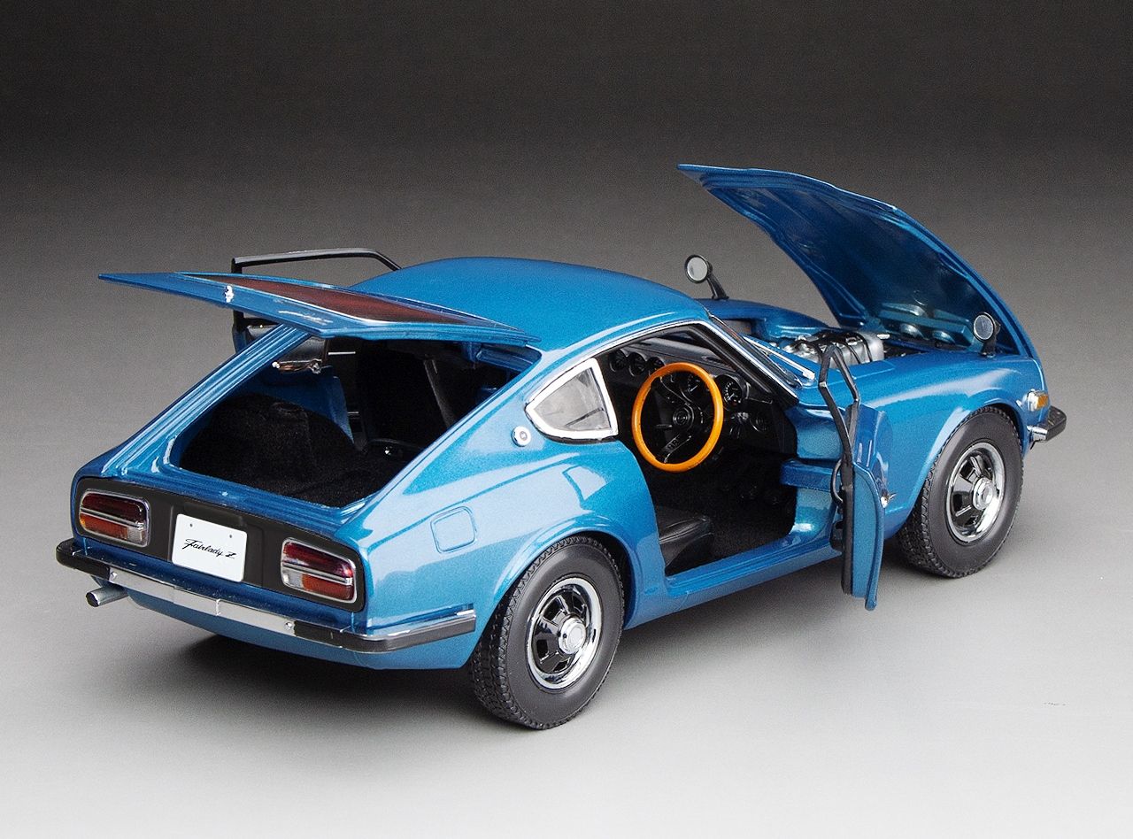 Datsun 240 Z Coupe 1972 blue 1:18 Sun Star