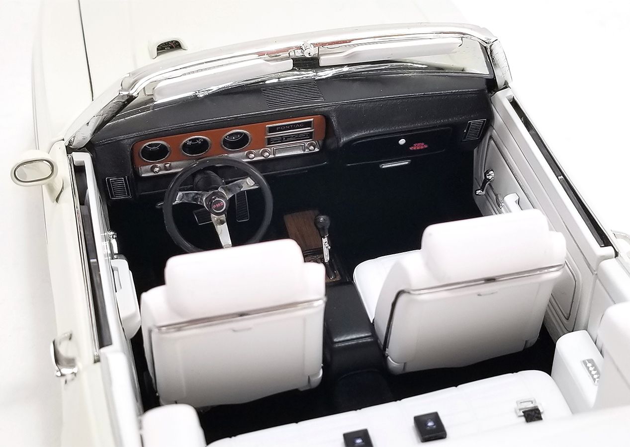 Pontiac GTO Convertible 1971 white 1:18 Acme Diecast