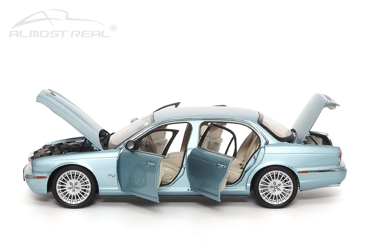 Jaguar XJ6 X350 seafrost 1:18 Almost Real