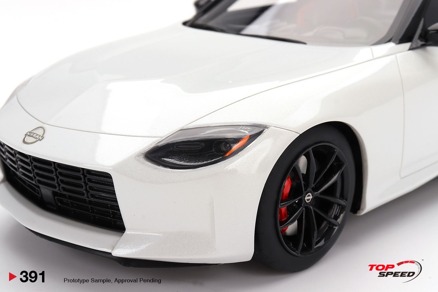 Nissan Z Performance LHD 2023 Everest white 1:18 TopSpeed Models