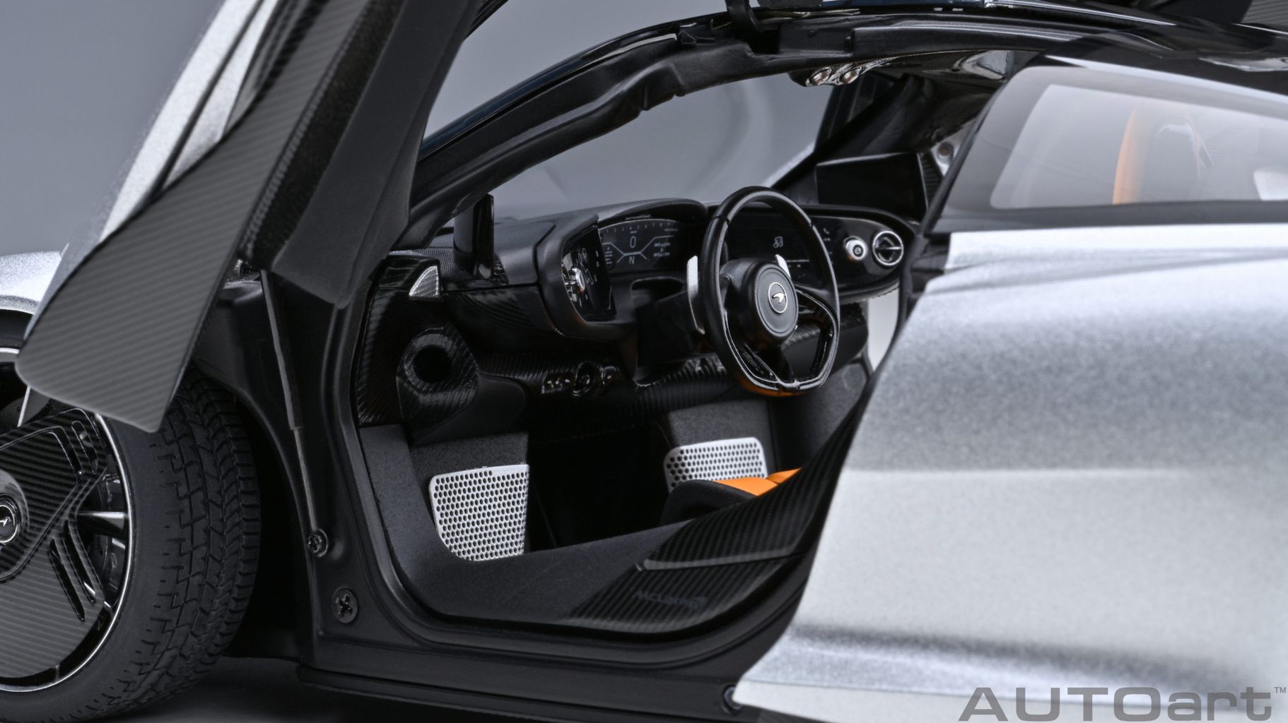 McLaren Speedtail Supernova silver 1:18 AUTOart