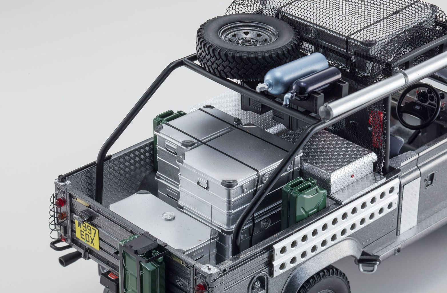 Land Rover Defender 90 Pick-Up 2001 *Lara Croft Tomb Raider - A.Jolie* 1:18 Kyosho