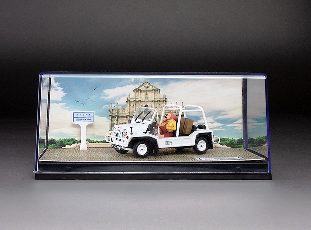 Mini Moke RHD Car Rental Macau with 2 Figurines white 1:43 Vitesse