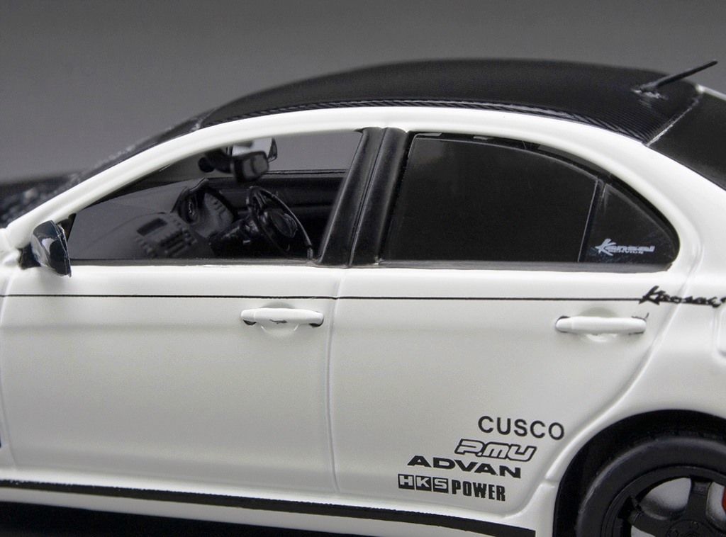 Mitsubishi Lancer Evolution X white metallic 1:43 Vitesse