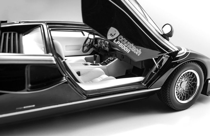 Lamborghini Countach LP5000 Quattrovalvole 1982 black/white 1:18 Kyosho
