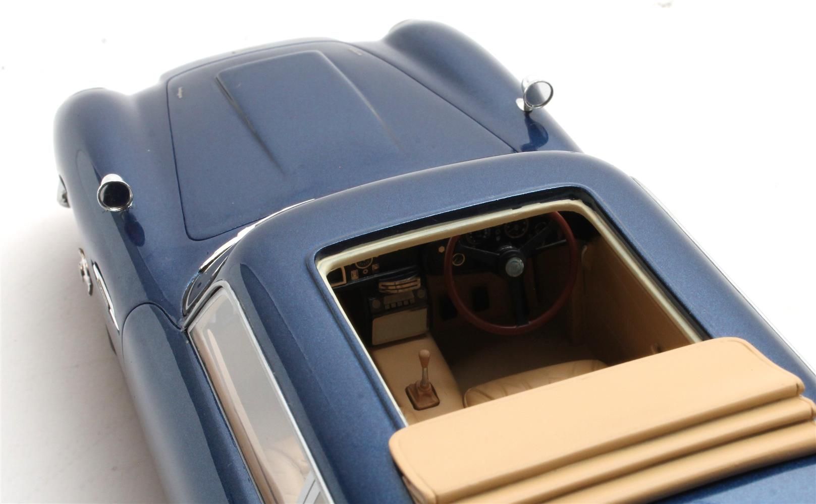 Aston Martin DB5 Shooting Brake by Harold Radford 1964 blue metallic 1 1:18 Cult Scale Models
