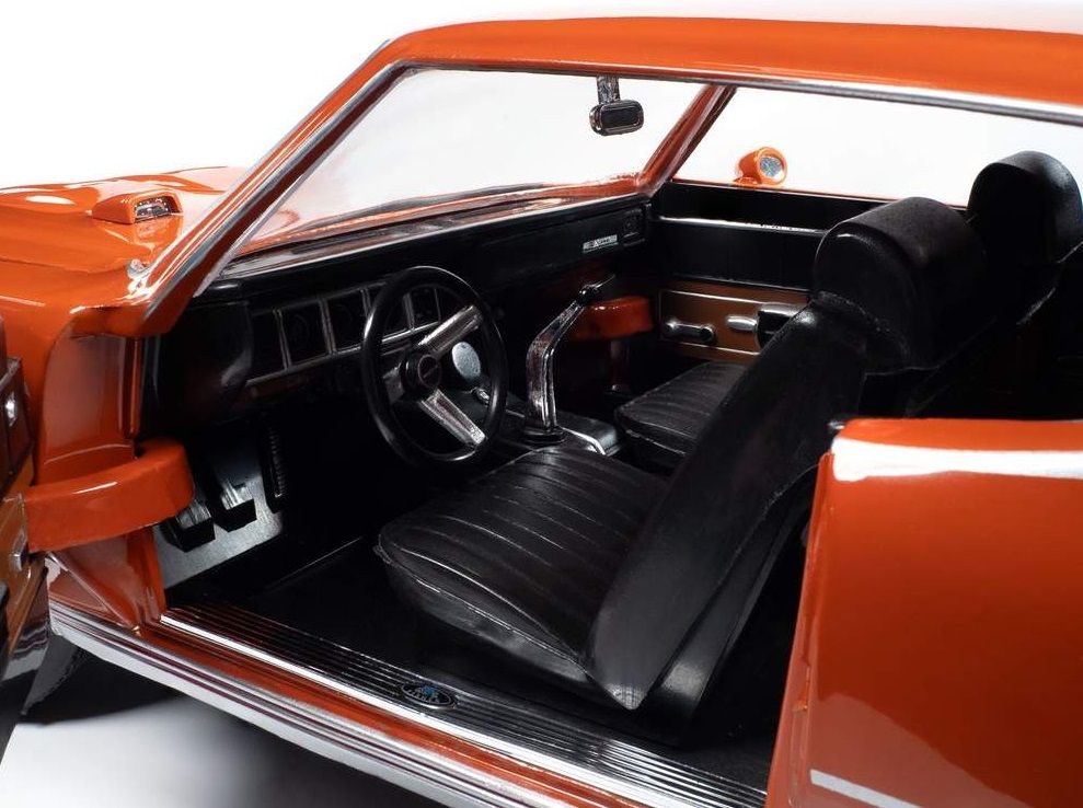 Buick GS Hardtop 1972 flame orange 1:18 Auto World