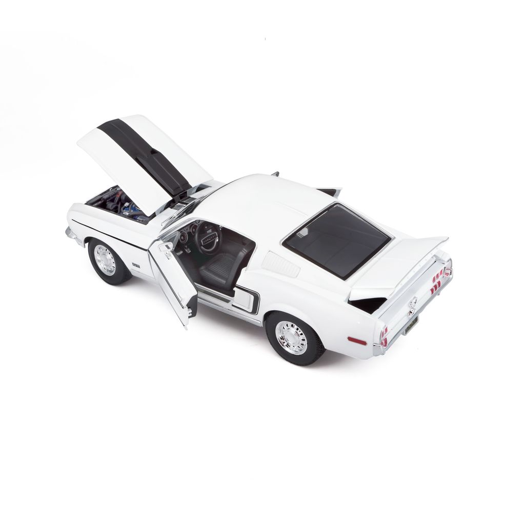 Ford Mustang GT Cobra 1968 white 1:18 Maisto