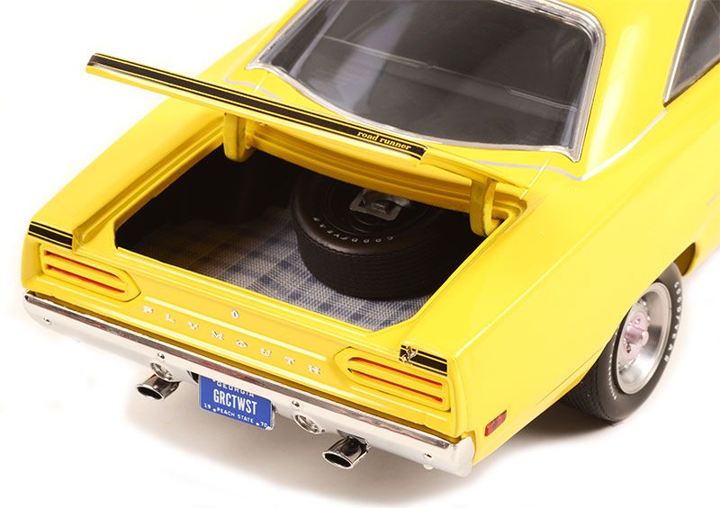 Plymouth Road Runner *Season 8 - Roadrunner With A Twist* Graveyard Carz 1970 yellow 1:18 G.M.P