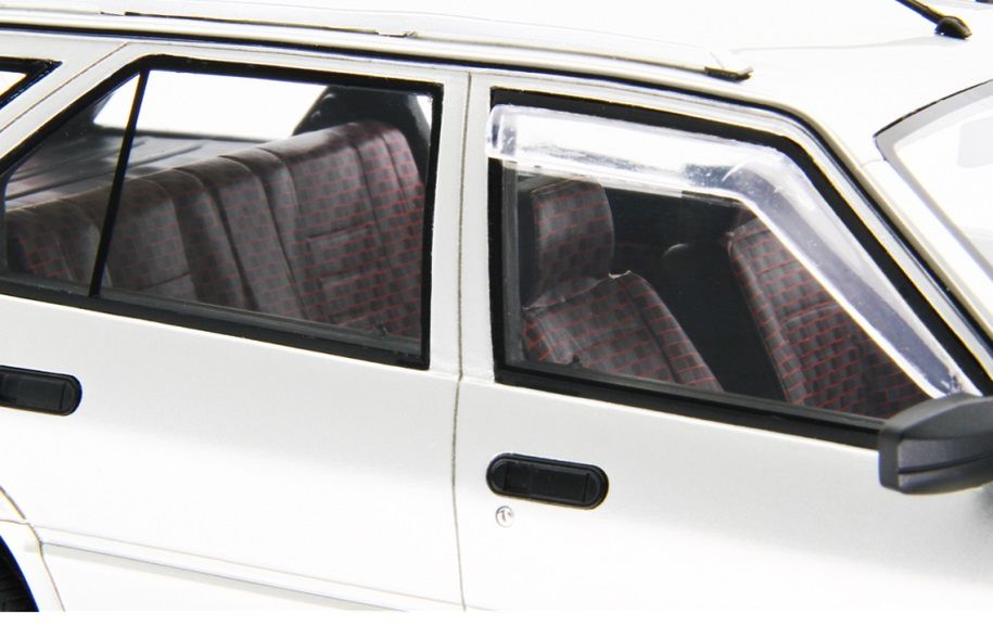 Alfa Romeo 33 1.7 Sport Wagon Q.V. 1988 white 1:18 Laudoracing Model