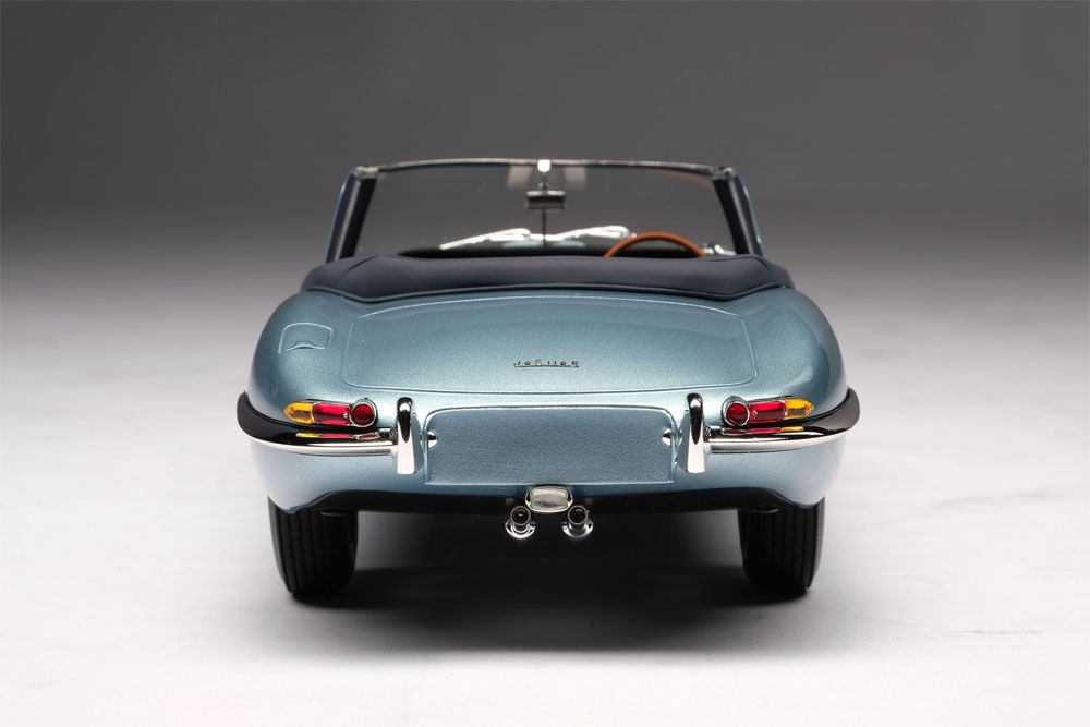 Jaguar E-Type Roadster 1961 blue 1:18 Amalgam