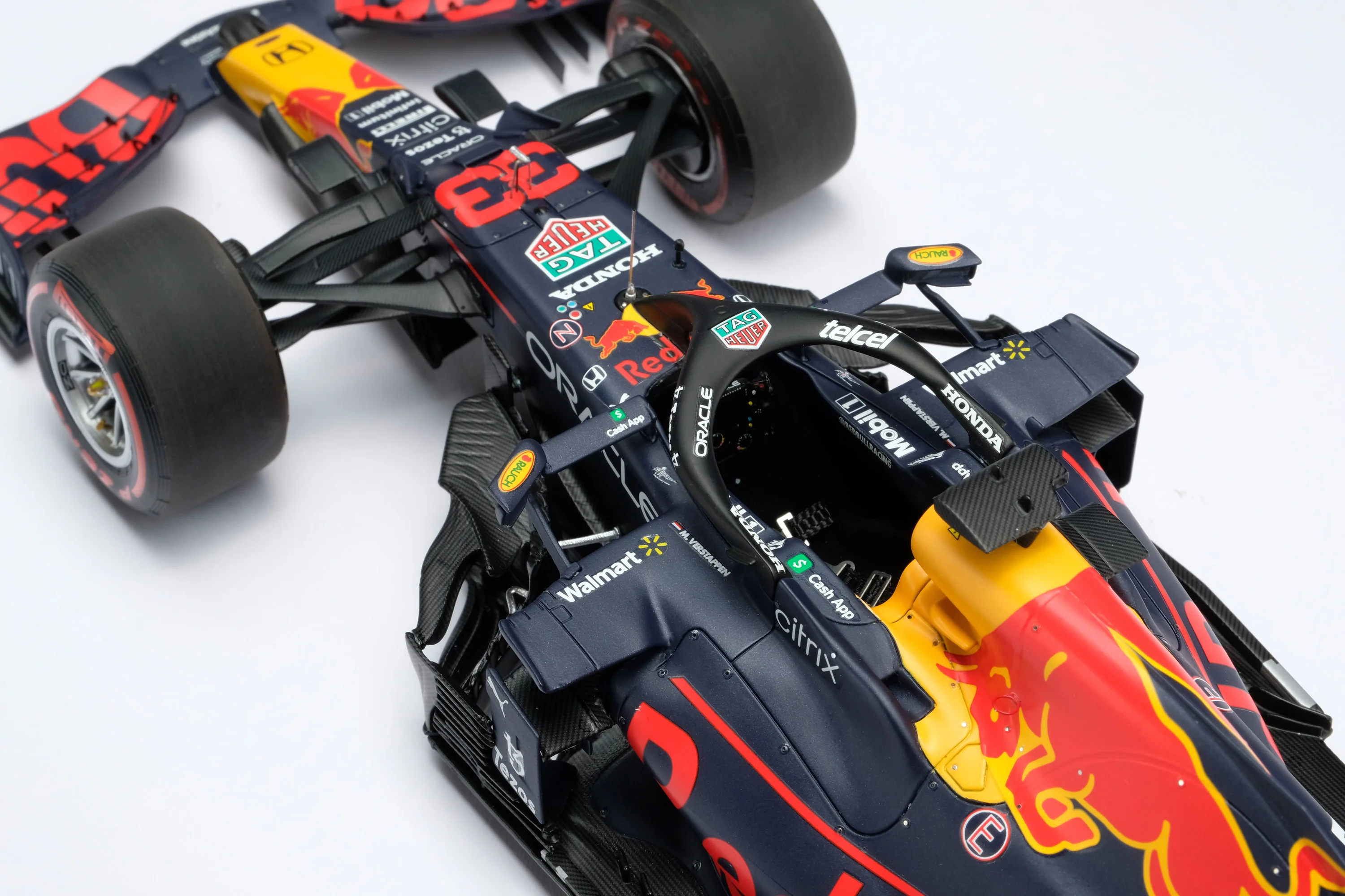 Red Bull Racing Honda RB16B #33 M.Verstappen GP Abu Dhabi 2021 World Champion 1:18 Amalgam