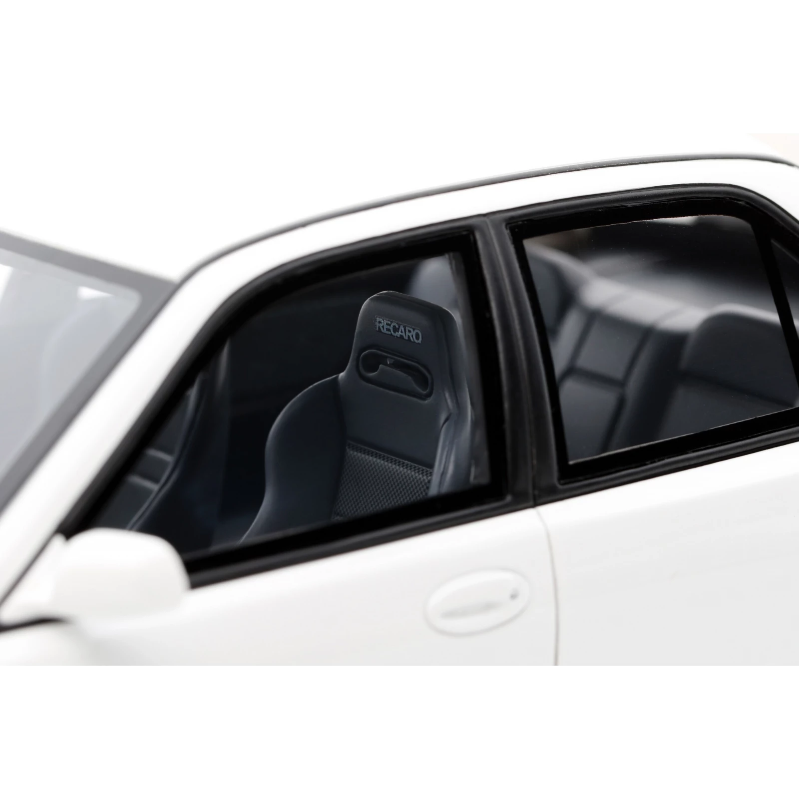 Mitsubishi Lancer Evo III 1995 Scotia white W83 1:18 OttOmobile