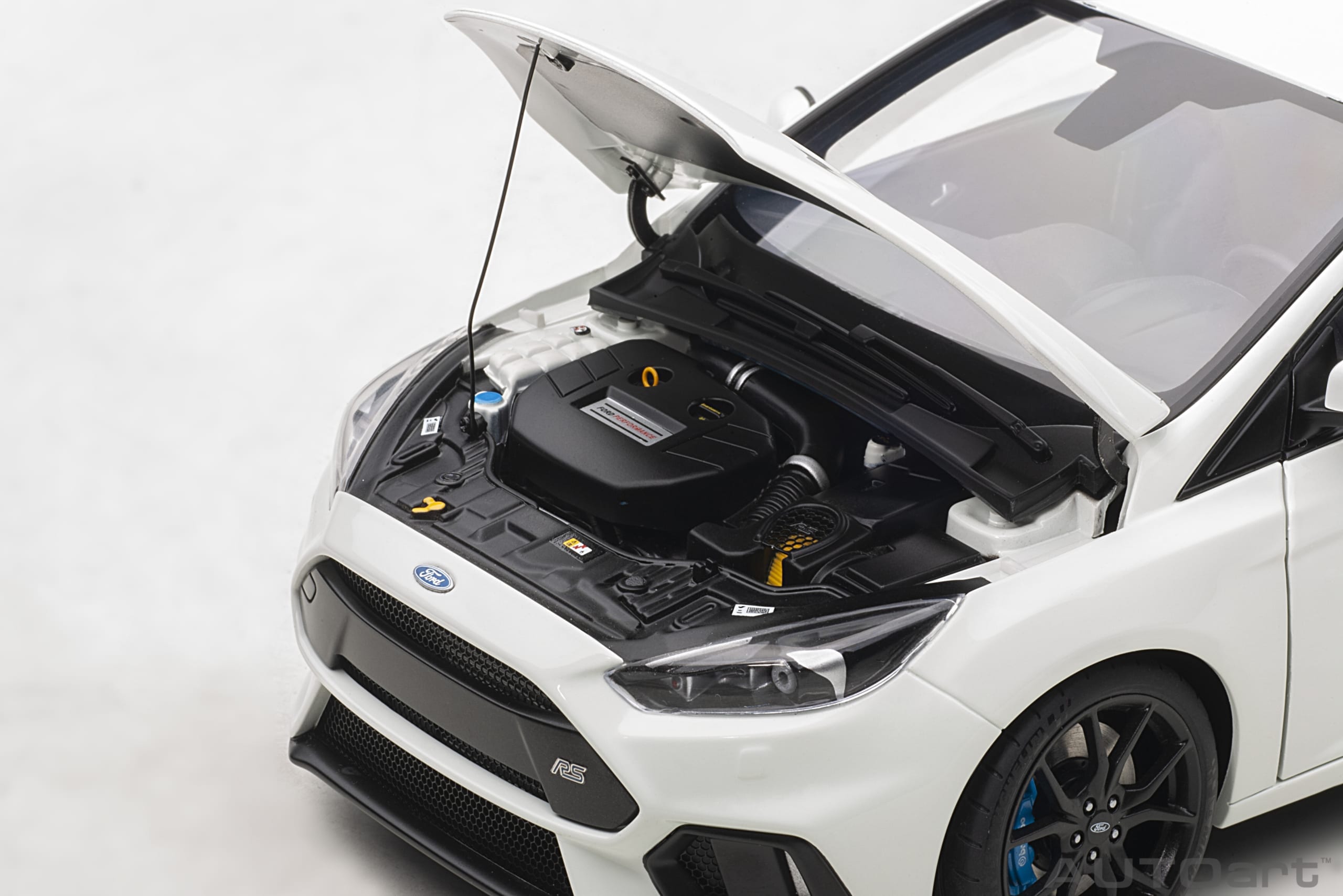 Ford Focus RS 2016 white 1:18 AUTOart