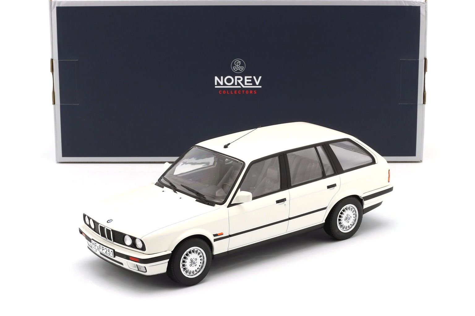 BMW 325i Touring (E30) 1988 white 1:18 Norev