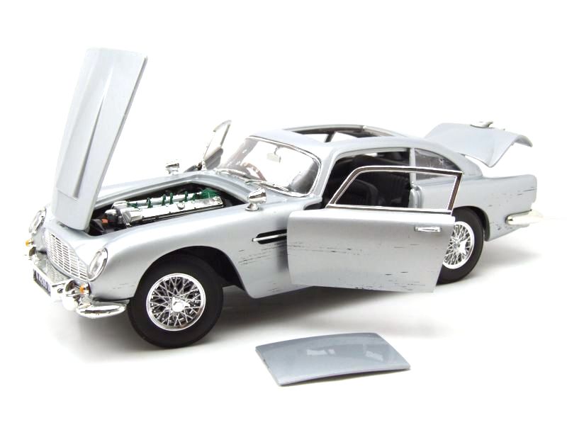Aston Martin DB5 *James Bond 007* silver 1:18 Auto World