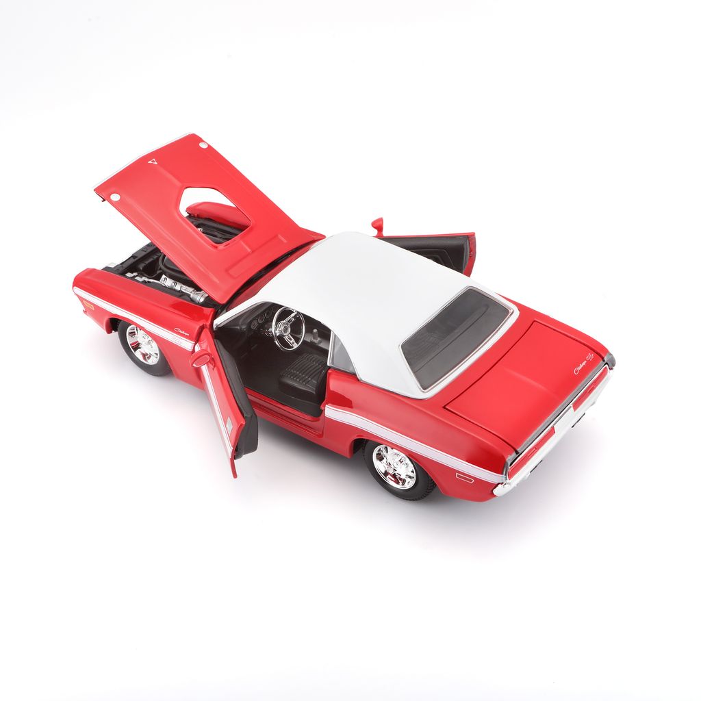Dodge Challenger R/T Coupe 1970 red/white 1:24 Maisto