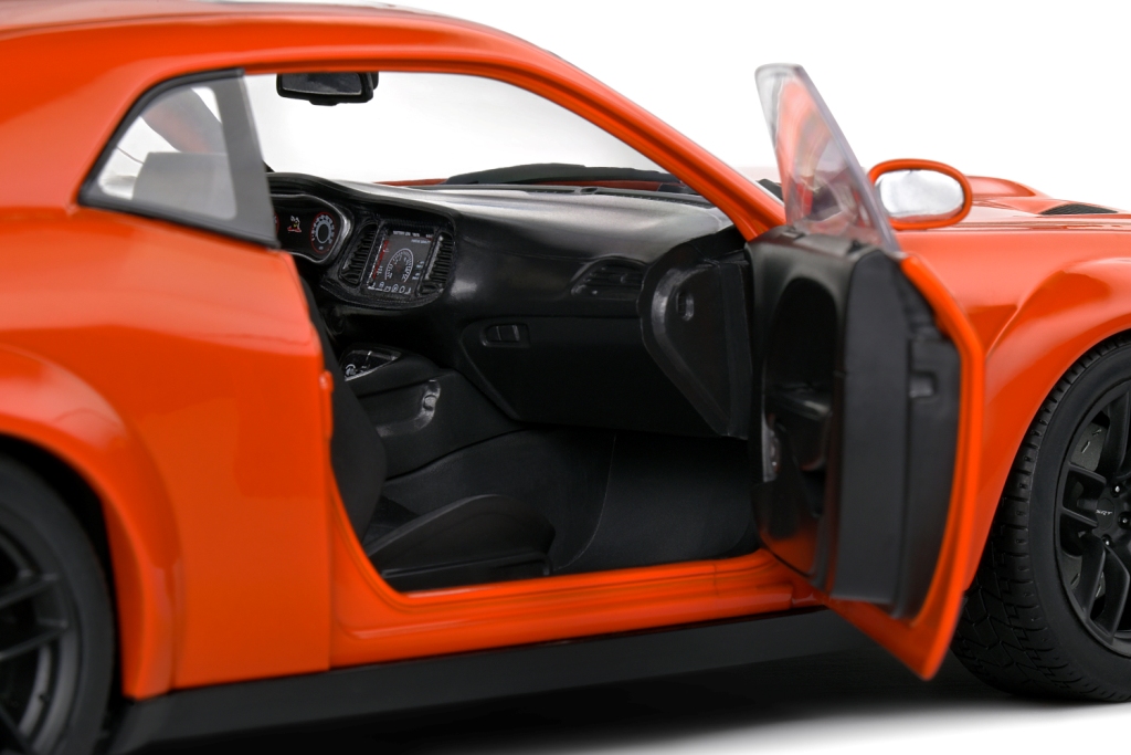 Dodge Challenger R/T Scat Pack Widebody 2023 orange 1:18 Solido