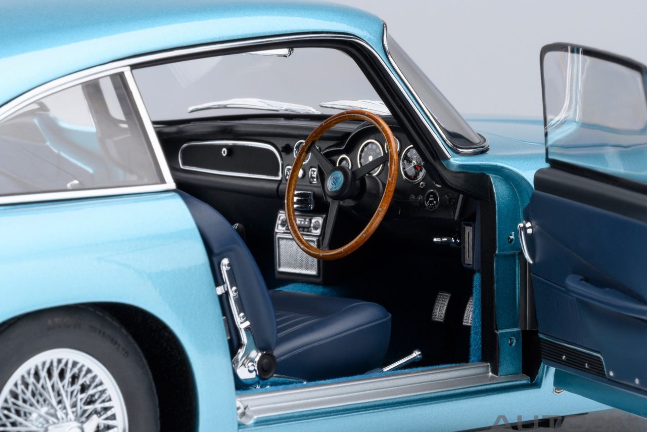 Aston Martin DB5 1964 caribbean pearl/blue 1:18 AUTOart