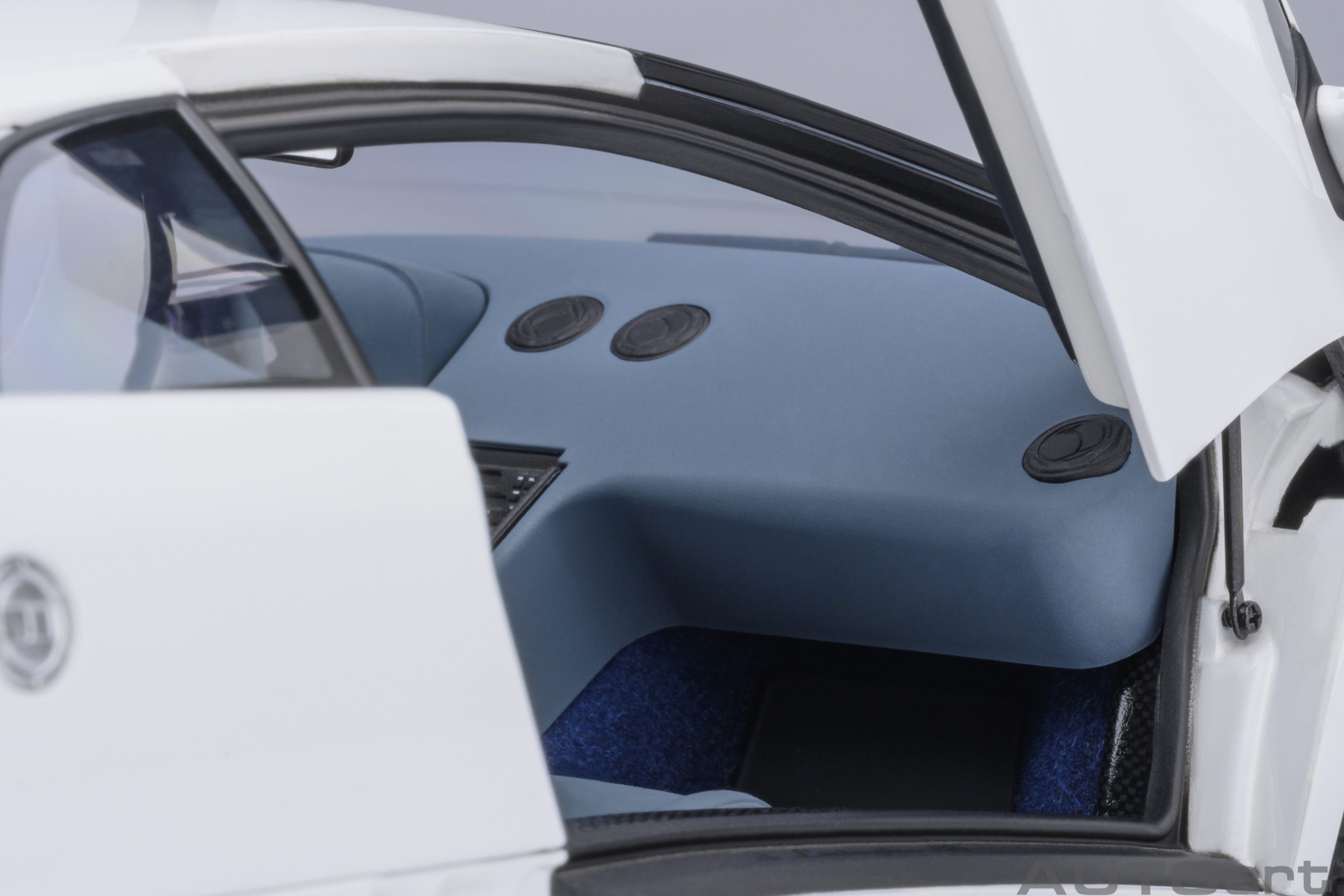 Lamborghini Diablo SE30 JOTA 1995 impact white 1:18 AUTOart