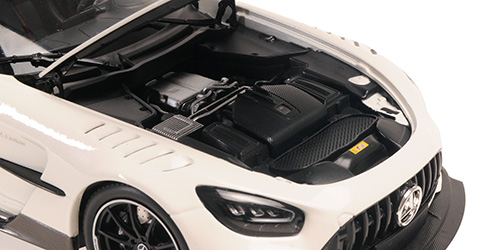 Mercedes-AMG GT Black Series 2021 white metallic 1:18 Minichamps 
