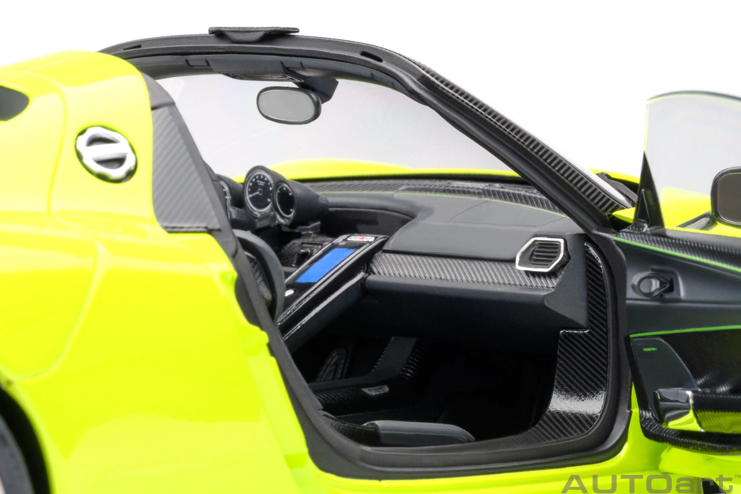 Porsche 918 Spyder Weissach Package Acid Green 1:18 AUTOart