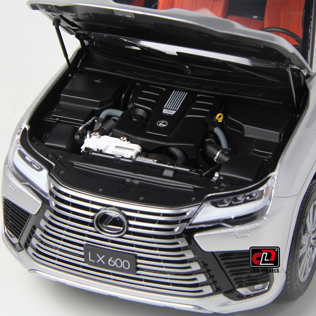 Lexus LX600 2024 silver 1:18 LCD Model